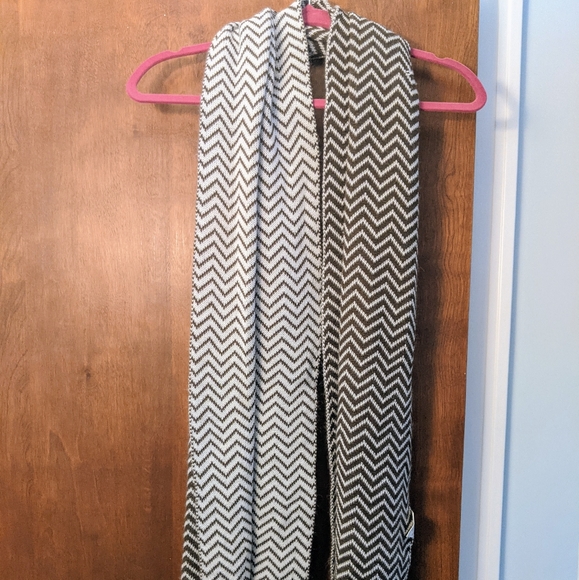Scarf - Picture 1 of 2